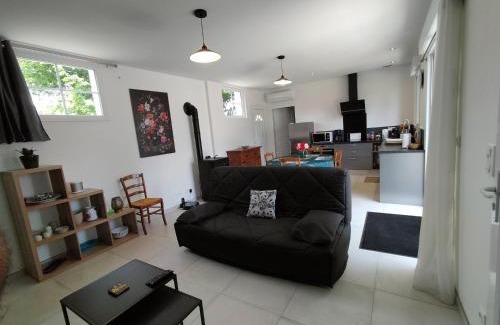 Saint-Vivien-de-Monsegur House | Maison pour 4/6 personnes les hirondelles
