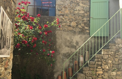 Breau-et-Salagosse House | Maison Perchée sur les Hauteurs Cévennoles