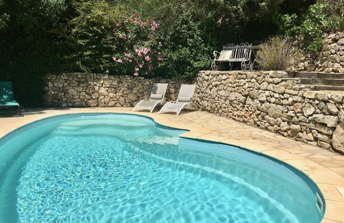 Cotignac House | Maison Perchée : private pool, aircon, walking distance to shops and restaurants