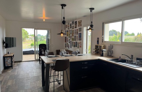 Cussac-Fort-Medoc House | Maison Petite Escapade 4p View over vineyards Private Jacuzzi all year round
