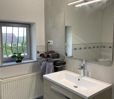 Saint-Germain-des-Fosses House | Maison Piscine et Jacuzzi