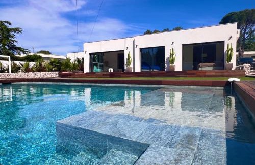 Carnoux-en-Provence Villa | Maison, piscine, jacuzzi, à 5 minutes de Cassis et plages