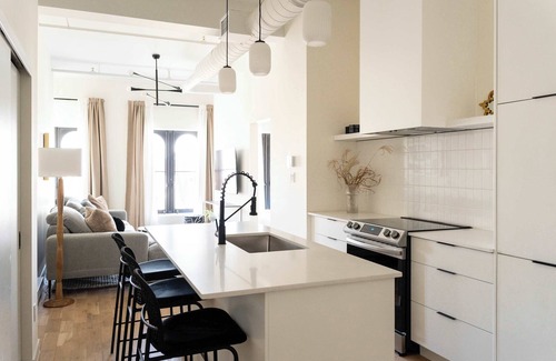 Old Montreal Apartment | Maison Place Jacques-Cartier - Suite 1 bedroom