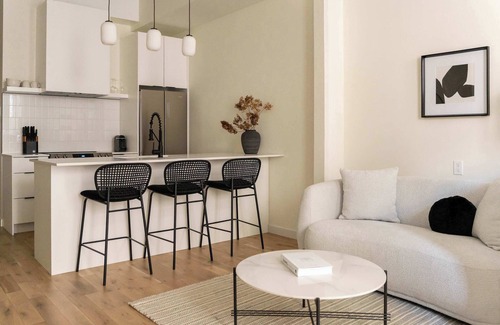 Old Montreal Apartment | Maison Place Jacques-Cartier Loft