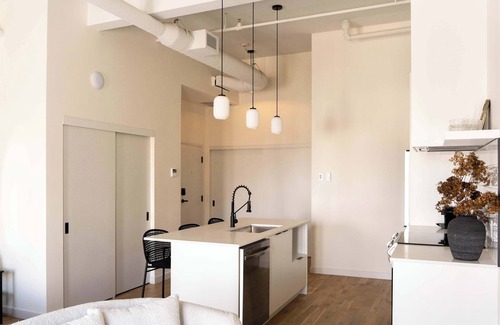 Old Montreal Apartment | Maison Place Jacques Cartier - Loft Deluxe