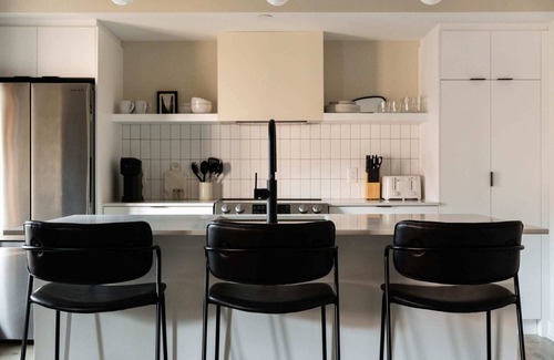 Old Montreal Apartment | Maison Place Royale - Suite Luxe 2 chambres