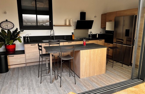 Caux Apartment | Maison Plein Centre Village