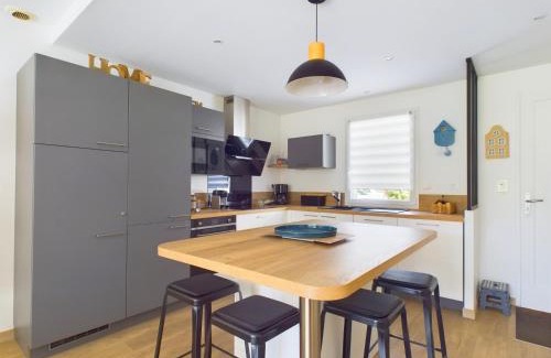 Olonne-sur-Mer House | Maison pour 7, piscine collective, 2km de la plage