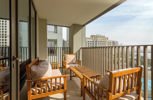 Discovery Gardens Apartment | Maison Privee - Creekside Elegance w/Canal Vws at Creek Beach
