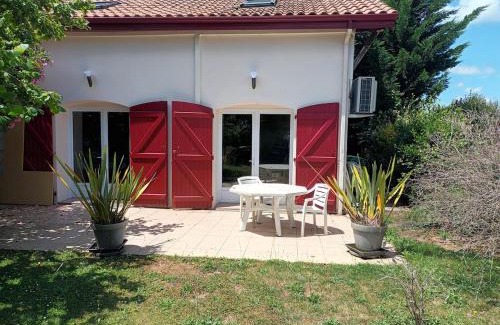 Saint-Martin-de-Hinx House | Maison proche océan