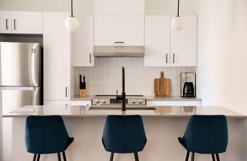 Ville-Marie Apartment | Maison Rasco - One-bedroom queen size bed suite