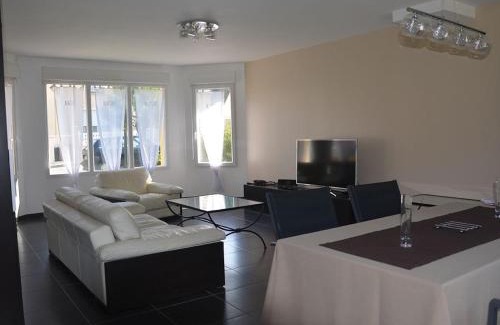 Esbly House | Maison Reine-Claude