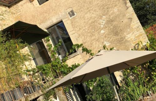 Annay-sur-Serein House | Maison rivière très calme près de Chablis et Noyers sur serein chez un céramiste designer