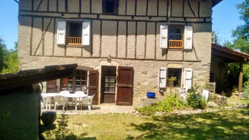 Saint-Constant-Fournoules House | Maison spacieuse à St Constant Fournoules avec jardin
