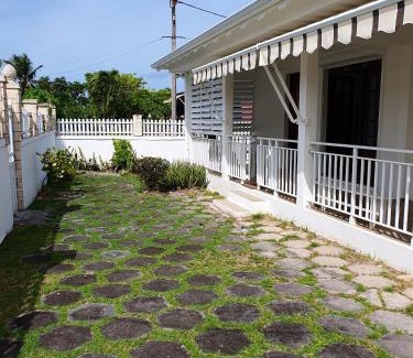 Gros Cap House | Maison spacieuse à Petit Canal, 104 m², proche sites historiques