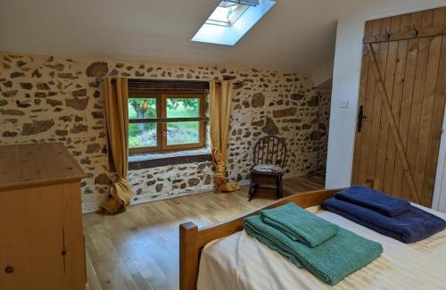 Massignac House | Maison spacieuse avec jardin à Massignac, Internet, parking sur place - FR-1-653-213