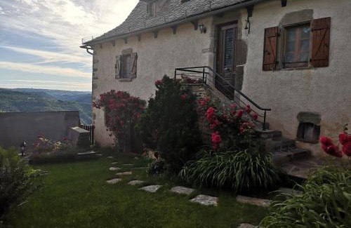 Saint-Parthem House | Maison tout confort calme vallée du Lot proche de Conques en Aveyron