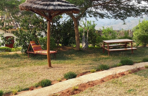 Southern Province House | Maison Traditionnelle Écologique à la Campagne Rwandaise