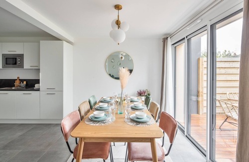 La Madeleine House | Maison Twin Sister - Five Bedroom House, Sleeps 10