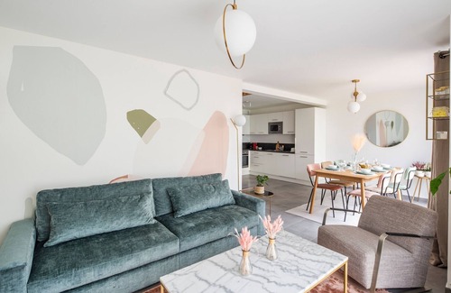 La Madeleine House | Maison Twin Sister - Five Bedroom House, Sleeps 10