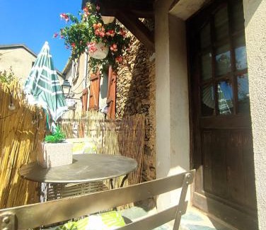 Ortiporio House | Maison typique de village Corse , 10 min aéroport et de la mer