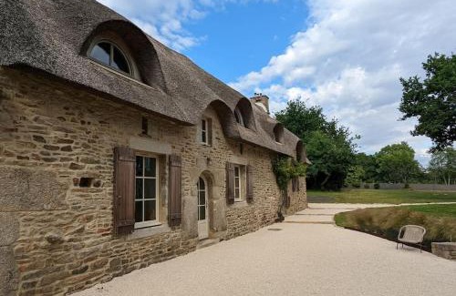Camors House | Maison typique bretonne avec toit de chaume