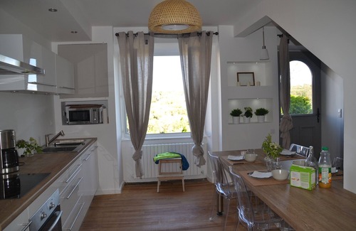 Bozouls House | "Maisondeltraouc" gîte with roof terrace and garden offering stunning views.