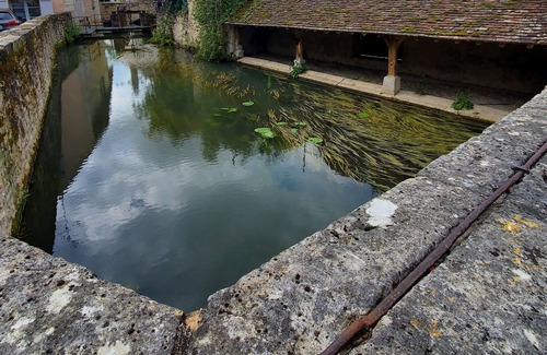 Ferrieres House | Maisonette with garden, close to shops and the castle of the fountain.