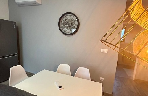 Moneteau House | Maisonette Calme , Parking Gratuit Sécurisé Avec Portail/5 min Autoroute A6