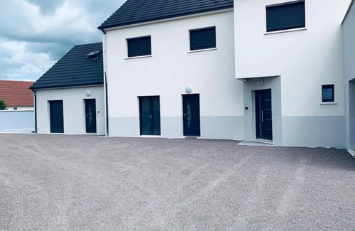Moneteau House | Maisonette Calme , Parking Gratuit Sécurisé Avec Portail/5 min Autoroute A6
