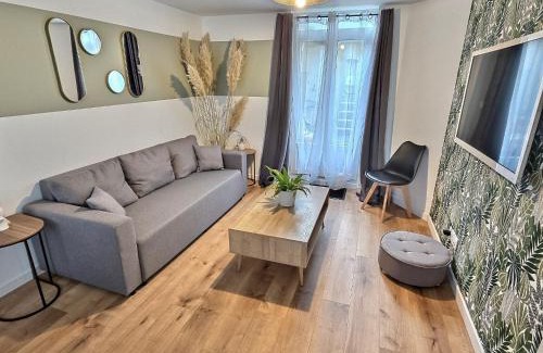 Elbeuf Apartment | Maisonette Cozy, Neuf, Centre-ville, Wifi