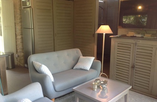 Lagnes Cottage | MAISONETTE IN THE VERDURE VIEW ON THE HILLS