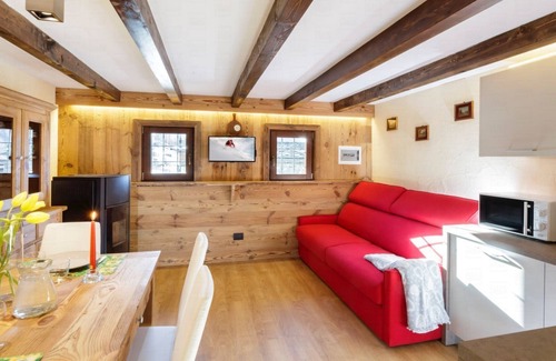 Singlin Apartment | Maisonette Grené is a romantic mountain style apartment outside the Valtournenche village