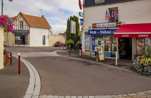 Bernieres-sur-Mer House | Maisonette in the village center, near the D-Day beaches.