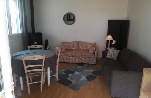 Buxerolles Apartment | Maisonette with 2 terraces 10 minutes from the station