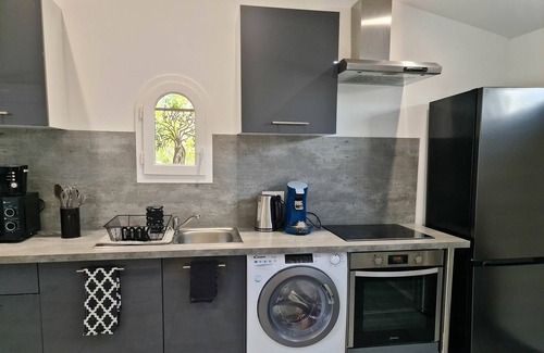 Trets Apartment | Maisonnette 40 m2 with terrace swimming pool view Ste Victoire parking