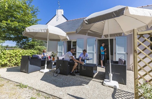 Le Tronchet Condo | Maisonnette Charmante + Terrasse | Piscine + Sauna