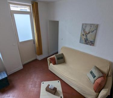 Villiers-sous-Grez Apartment | Maisonnette cosy Côté forêt