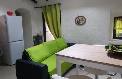 San-Gavino-di-Carbini House | maisonnette à la campagne