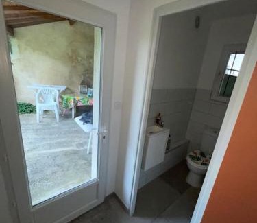 Bourg-en-Bresse House | Maisonnette secteur Monastère De Brou proche Centre