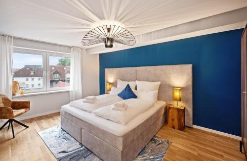 Moelln Apartment | MAISUITES Eisvogel - Zentrale Luxuswohnung mit direktem Seeblick I Bis zu 4 Personen I Premiumküche I Boxspringbett I Kaffeevollautomat I Parkplatz I WLAN