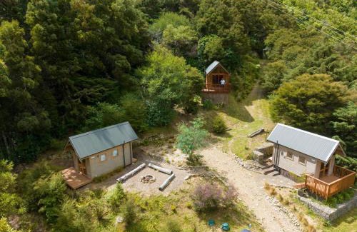 Nelson Region Hotel | Maitai Whare Iti - Adventure Cabins & House