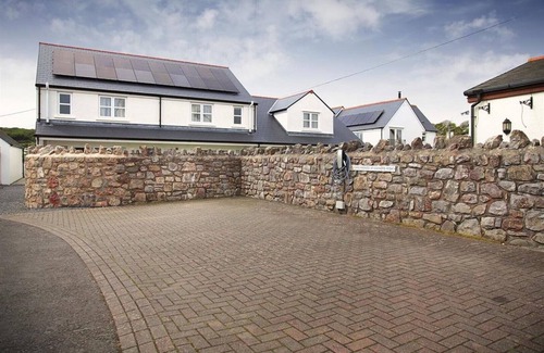 Horton Cottage | MAIZE COTTAGE With Sea View (Sleeps 8 Adults)