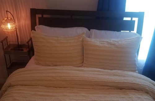 Cypress Apartment | Majestic 1BR apartment in close to shopping and restaurants
