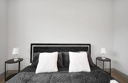 Memorial House | Majestic 3 story townhome w/ Pool/Garage/King bed