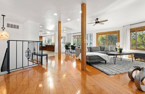 Poway House | Majestic 5BR Villa with Guesthouse, Pool & Spa
