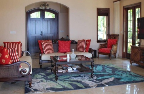 Estate Little Saint Thomas Villa | Majestic 5br with private gym and 2 beaches on property!