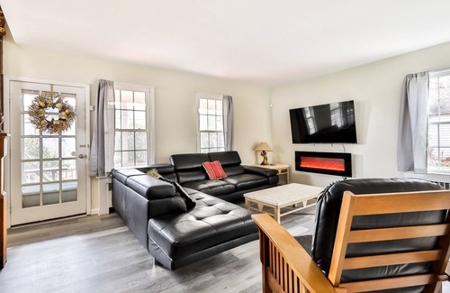 Haines Falls House | Majestic 6br Koi Pond Game Room in minutes from Hunter MT