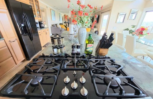 Anaheim Hills House | Majestic Anaheim Panorama Hill Home With Sunset