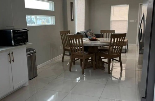 Edinburg Apartment | Majestic Apartment at Edinburg